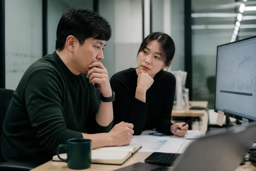 실사 예시 — 회의 장면